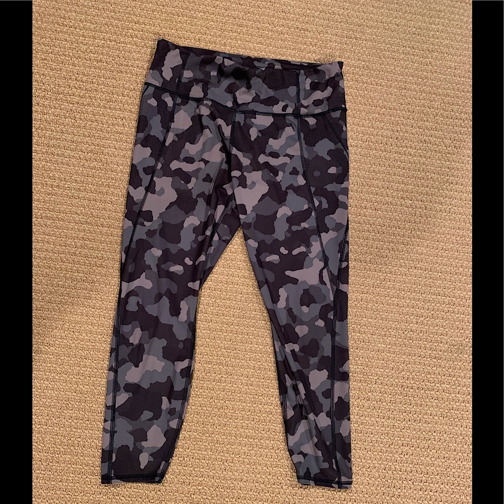 Athleta camo tights size L
